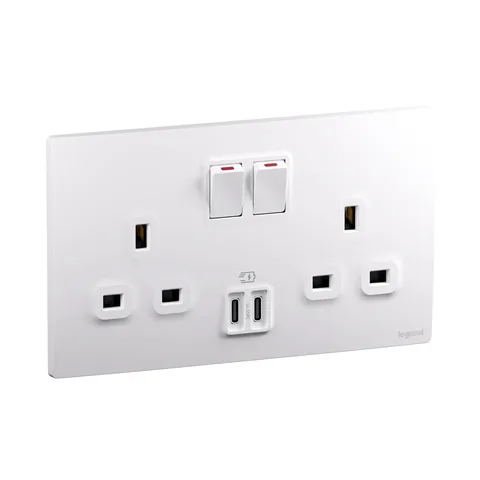 Legrand Mallia Senses — British standard single pole socket outlets 13 A - 250 V~ — 2G BS13A DP 24W SWITCHED USB C+C, Matt White — 281177MW
