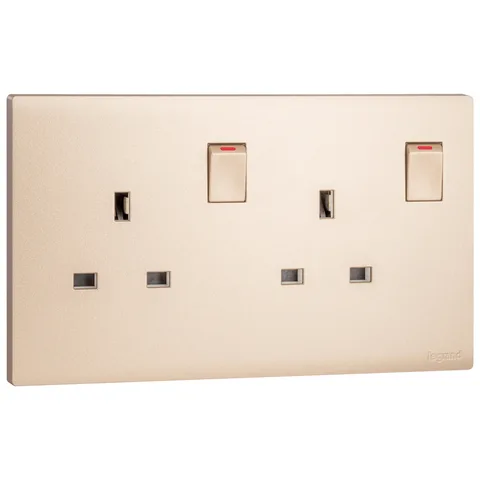 مقبس كهربائي بريطاني ليجراند أوبريا، وحدتان، 2P، 13 أمبير، بمفتاح، ذهبي وردي — MEC32040RG