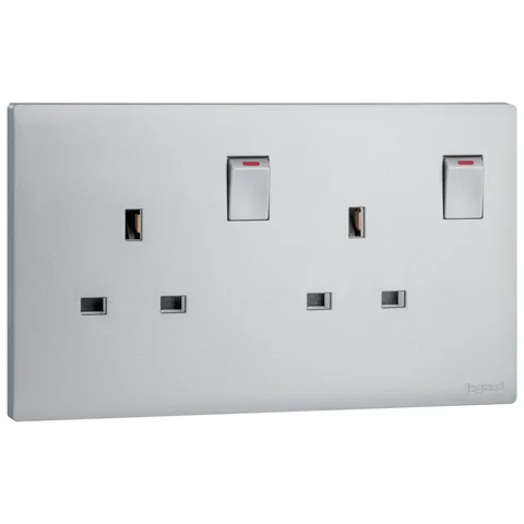 مقبس كهربائي بريطاني ليجراند أوبريا، وحدتان، 2P، 13 أمبير، بمفتاح، فضي داكن — MEC32040SL